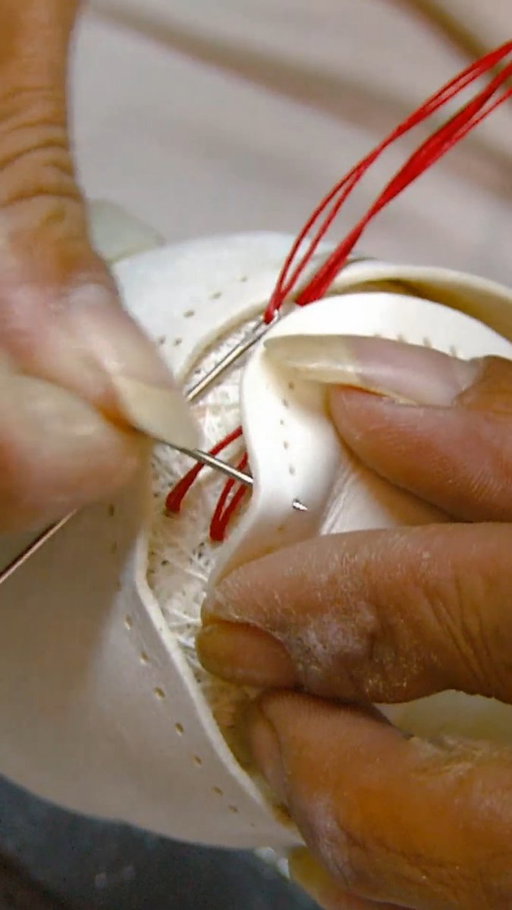 Sewing a baseball to life ⚾️ #HowItsMade #baseball 