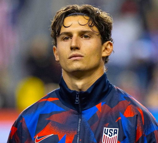 🚨JUST IN: USA midfielder Brenden Aaronson’s wedding was in the middle of America’s World Cup training camp 

He had permission to leave for the ceremony, then returned to camp at 2:30am on his wedding night 