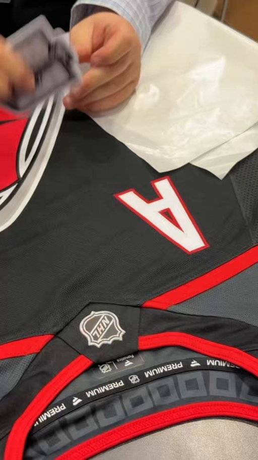 The Stanley Cup Final patch doesn’t come on Carolina jerseys… they have to iron it on for you 👀 
