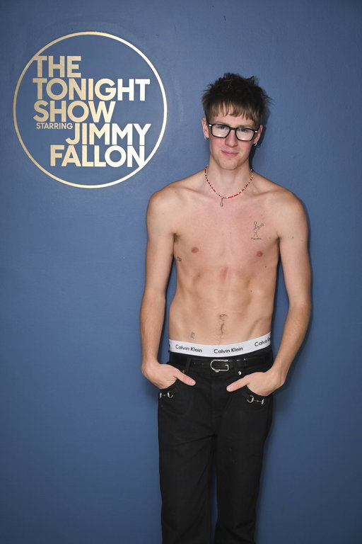 TONIGHT: Malcolm Todd performs a medley of “Earrings” and “I Saw Your Face”! #FallonTonight 