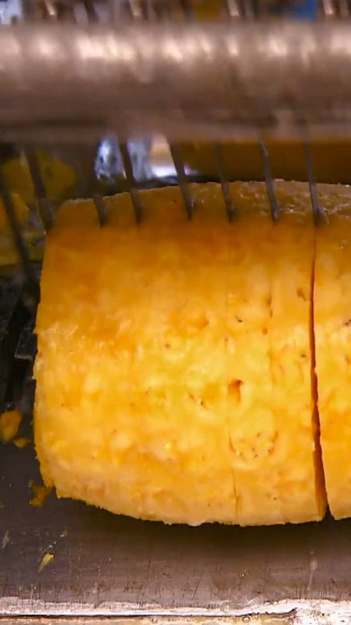 Slicing and dicing pineapples 🍍🔪 #HowItsMade #pineapple 