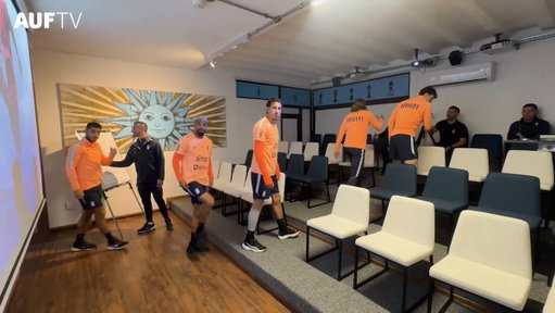 El plantel de @Uruguay participó de la charla de capacitación de Integridad de la @fifacom_es en la previa de la @fifaworldcup_es.

Es un programa enfocado en la prevención de manipulación de partidos, control de apuestas y protección de información sensible📋 