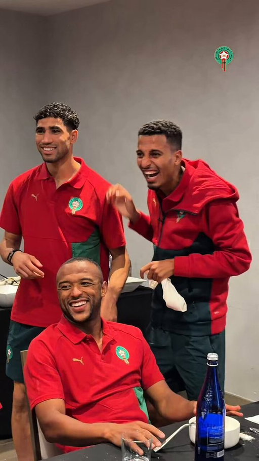 ســعــدان إلــى عــلــي 😂

Next on Lions’ Got Talent: Ali Maamar 😅🎤

#DimaMaghrib 🇲🇦 #FIFAWorldCup 