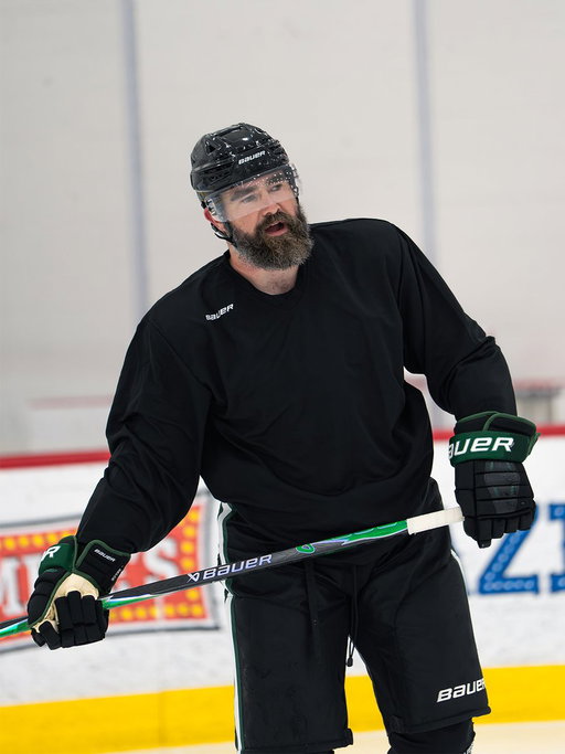 Spotted on the ice in Philly 👀 