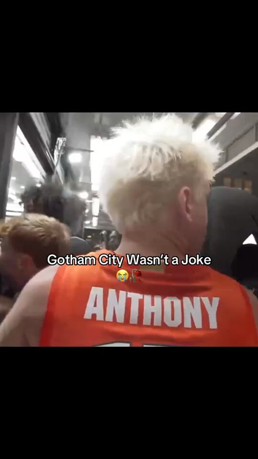 New York Knicks Fans Try to Break into Store After Losing Game 3! 