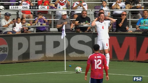 The English mind cannot comprehend these pitch-side seats 🍔🍺🇺🇸 
