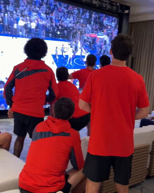 SOMEONE CHECK ON KNICKS FAN TYLER ADAMS 