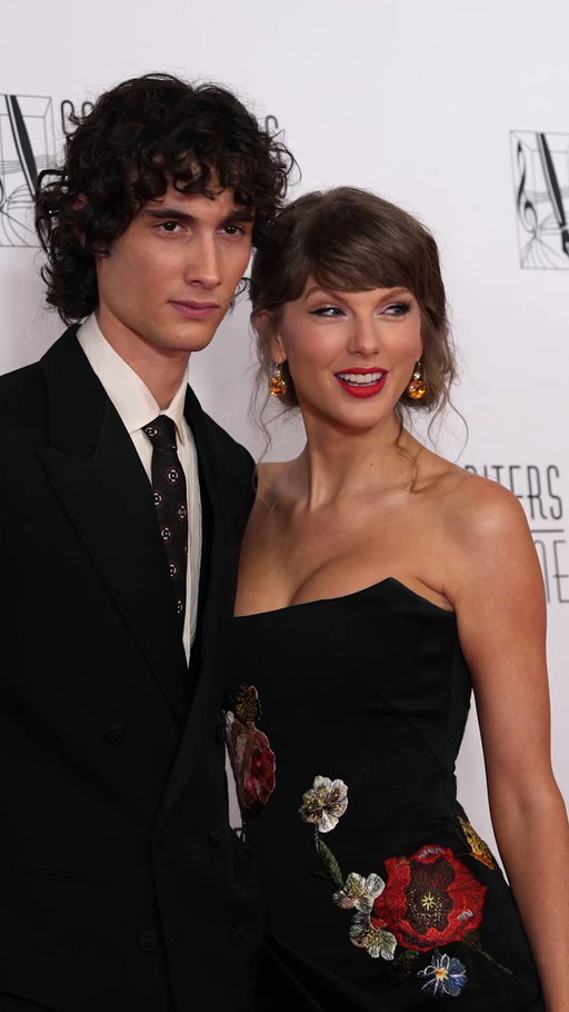 TAYLOR &amp; SOMBR! SOMBR &amp; TAYLOR!

📍: Songwriters Hall of Fame 