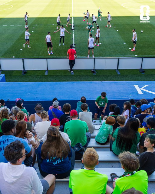 Lawrence, KS showing out for  @LesVerts  🇩🇿 