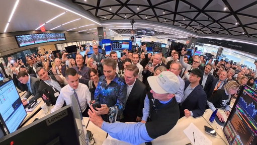 @SpaceX An inside look of the opening trade at Morgan Stanley’s headquarters. Honored to be the sole stabilization agent. Congrats all! 