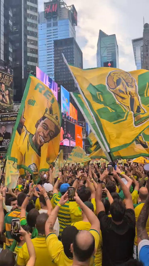 BRAZIL FANS HAVE NYC LOOKING LIKE RIO DE JANEIRO 🇧🇷
 