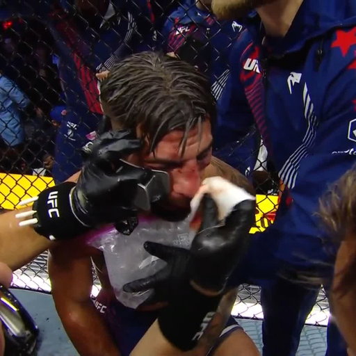 DRAMA EN LA CASA BLANCA

Con la visión reducida, Topuria sale a dejar el corazón en el octágono ❤️ 

#UFCWhiteHouse | Estamos en vivo por @PPlusDeportes | Presentado por @cryptocom @RamTrucks 