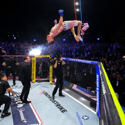 Justin Gaethje (@Justin_Gaethje) is now the 14th undisputed UFC Lightweight Champion. #UFCWhiteHouse

MOST LIGHTWEIGHT KNOCKOUTS - UFC History
11 - Drew Dober
09 - Dustin Poirier
07 - Justin Gaethje
07 - Edson Barboza
07 - Melvin Guillard

[ Title fights presented by @cryptocom ] 