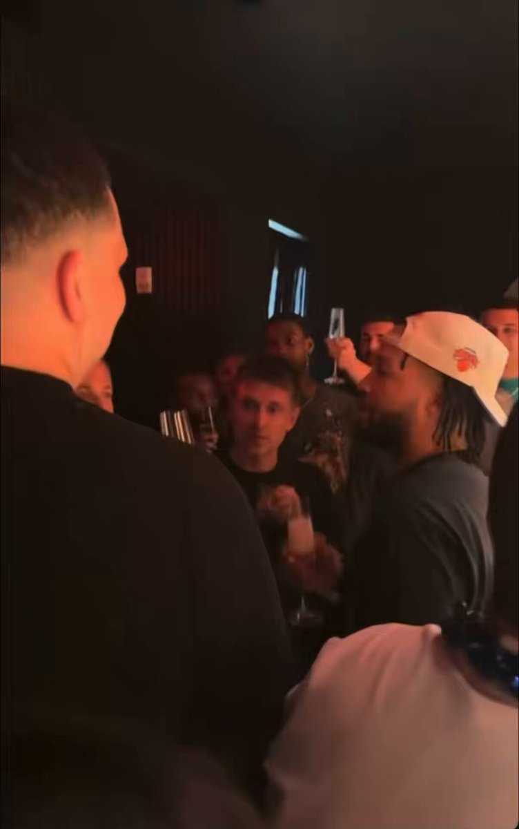 Jalen Brunson’s toast at the Knicks team party last night:

“F**k Wemby.”

(h/t @SMHighlights1) 