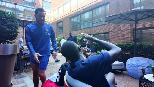 Les Bleus retrouvent le maillot de leur 1er club ! 💙 