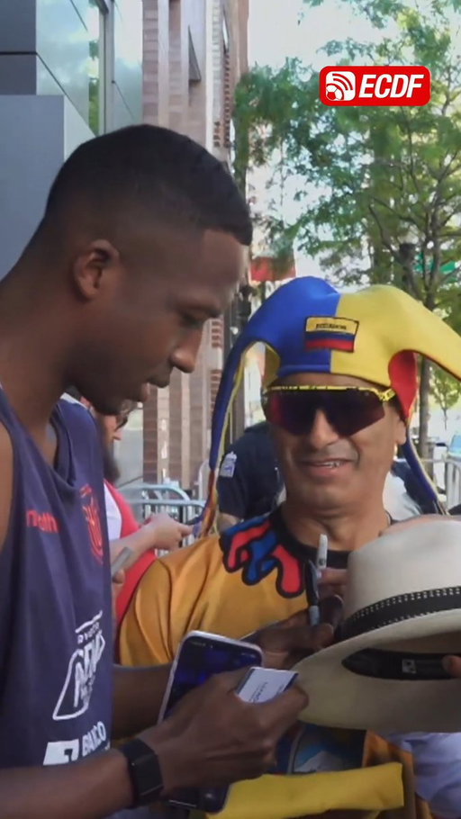 ¡TRANQUILOS, MUCHACHOS! NOS RECUPERAREMOS DE ESTO 🇪🇨❤️

Moisés Caicedo, Piero Hincapié y Willian Pacho aprovecharon la mañana para caminar por Columbus. El entrenamiento de Ecuador está previsto para esta tarde.

#UIOxECDF 📲 Mira el programa: https://t.co/oIho51PLDu 