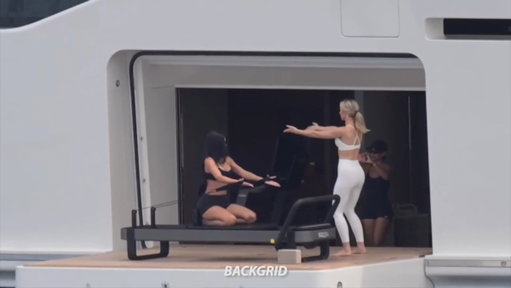 😍 Kylie Jenner works out in a sports bra on a yacht in the Mediterranean.

Credit: Backgrid 