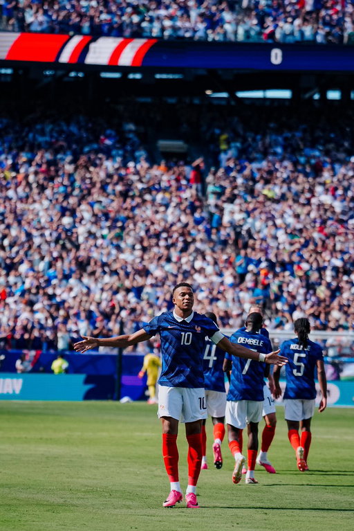 Toujours important de commencer par une victoire. Le chemin sera long mais nous sommes prêts. 🇫🇷🙏🏽💪🏽 