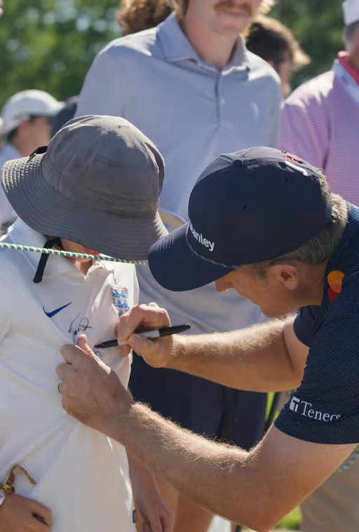 Sports bring us together ⛳️🤝⚽️ @JustinRose99 