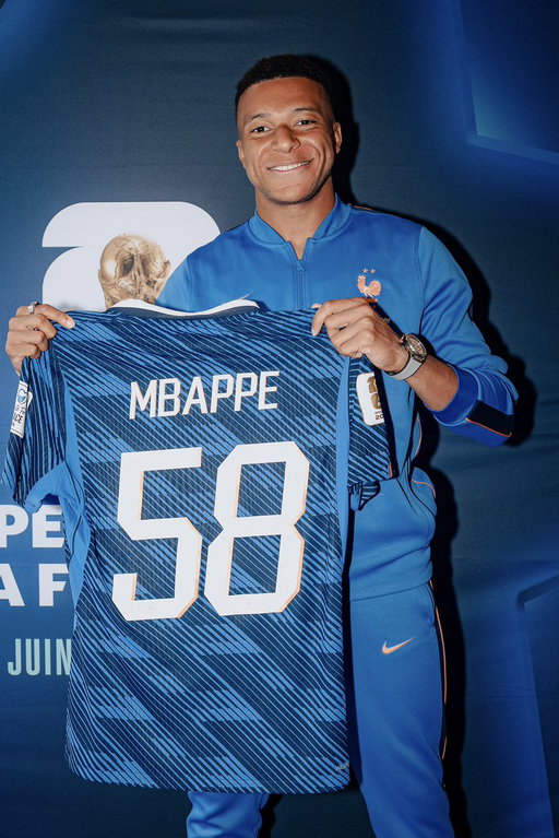 58 buts. 👑
Une grande fierté de pouvoir devenir le meilleur buteur de l’histoire de notre sélection, un pays qui vu passer tant de grands joueurs. 
Merci à l’ensemble mes coéquipiers, au staff et la FFF pour l’éternelle confiance depuis le premier jour. 
Et merci à vous pour votre soutien. 
On continue, il reste beaucoup à faire…

💙🤍❤️ @equipedefrance