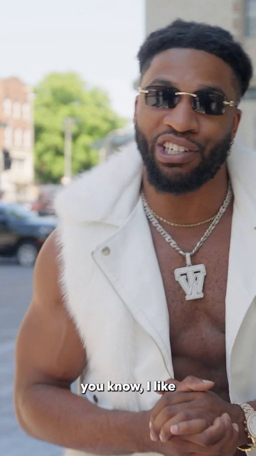 WWE Superstar @_trickwilliams surprises small business owner Johnny Nelson with a $5,000 grant from Cricket Wireless 👑Watch till the end to check out a special surprise from Johnny!
#SmallBusinessSuperstar 