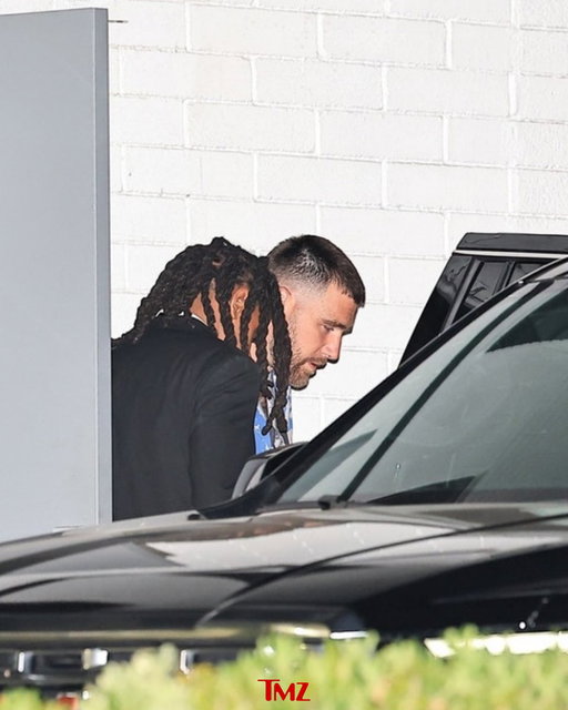 Travis Kelce enjoys night out with pals in L.A. ahead of wedding to Taylor Swift. 

📸: Backgrid 