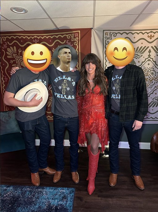 The travel group with Ella Langley, our new favorite musician🤠 