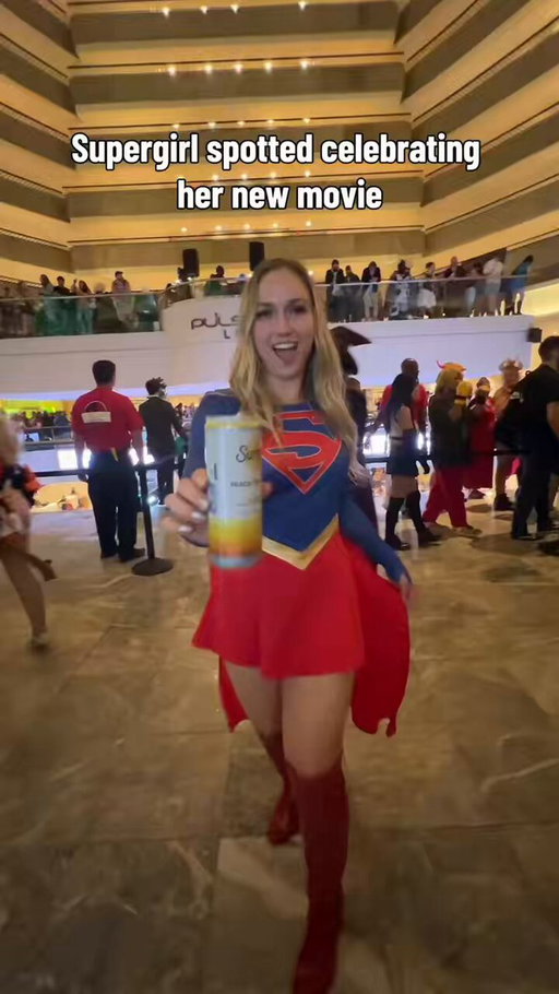 Then: stop kissing girls
Me: 
#supergirl 