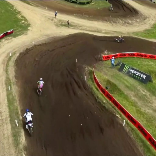 Tough hit for Jett in Q2 😬 

 There is no love lost between the rivals! 

#ProMotocross #SMX 