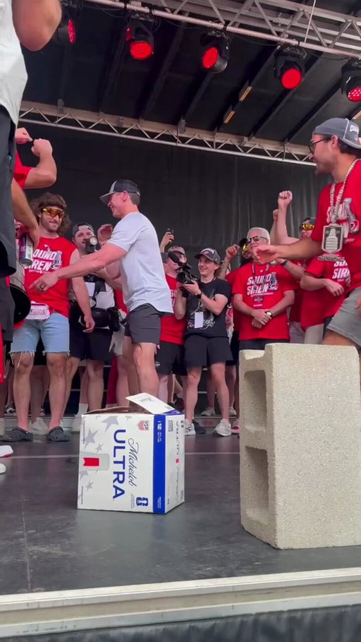 ROD THE BOD BABY 🏆

(🎥: @Canes) 