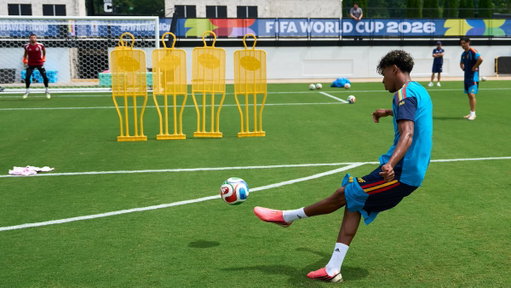 🕸️ Le quitó las telarañas. 

¿Confirmamos, Lamine?

#VamosEspaña | #CopaMundialFIFA 