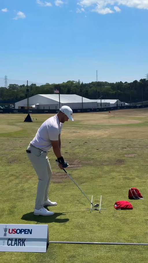 Wyndham Clark’s final round prep on the range. Three alignment sticks, tee’d up ball. 

Thoughts? 🤔 