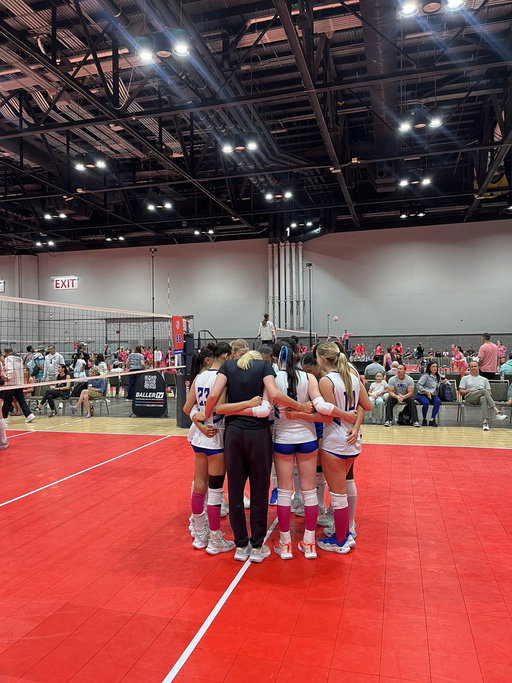 Ready for more ‼️

Day 2 is in the books and U15 is set for another day of action at AAU Nationals! 👏 