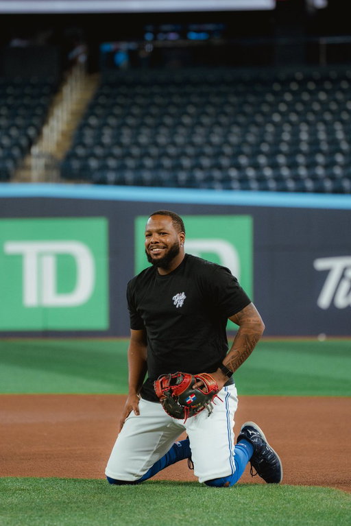 BREAKING; VLADIMIR GUERRERO JR IS WEARING THE GATE 14 PLAKATA PLACE SHIRT. OUR GUY. LETS GOOOOO 

📸 dimonte.edits 