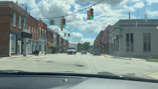Driving through Ohio. Towns like this are why we’re trying to avoid the interstates and take the slower roads instead. These are the kinds of places we want to see. This feels like peak America.🇺🇸 