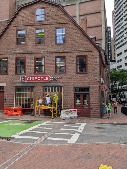 RT @perfectlyaloof: found the chipotle where john hancock signed the constitution 