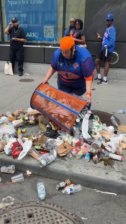 A JPMorgan Chase executive was fired after a viral video showed her dumping trash out of a Knicks-themed public trash can and taking the can during the Knicks championship parade in New York City.

🎥:mel_aston 