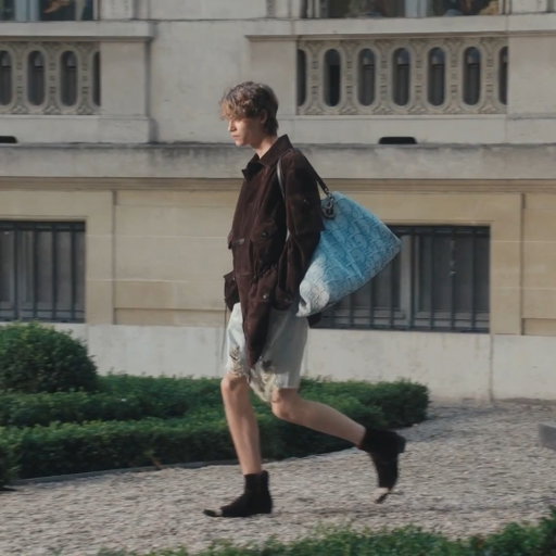 Dior Summer 2027 Men's Show.

A loosening of dress codes rooted in juxtaposition: the precise meets the relaxed, softened tailoring segues into fringe, crisp shirts pair with bouclé denim, deliberately distressed surfaces are created with couture-like embroidery.

https://t.co/BWYqkS7qag