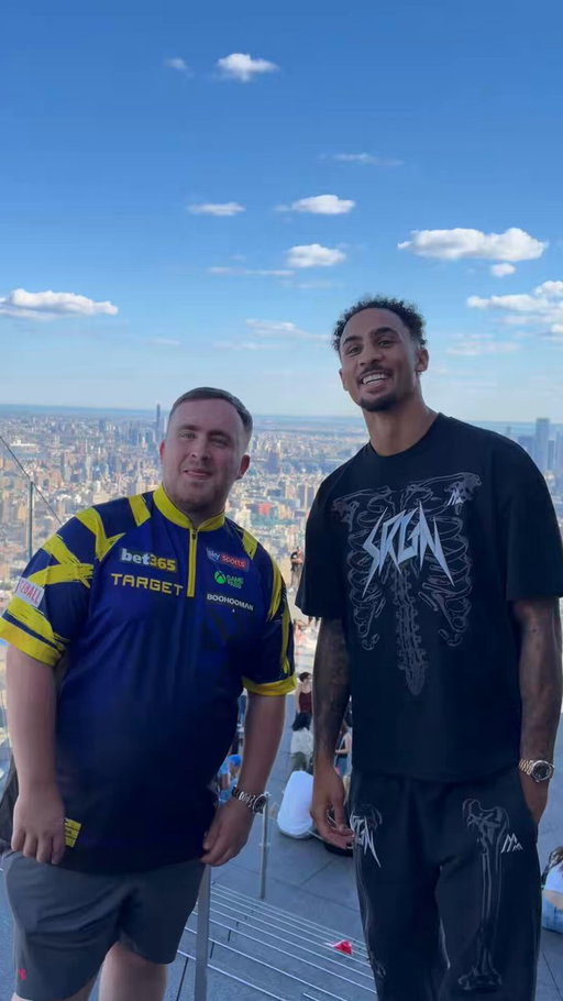 Luke Littler and Ben Whittaker at the top of The Edge in New York 🔥 

Big week for Matchroom with the darts and boxing in the Big Apple 🤝 @OfficialPDC #ZayasBoots 