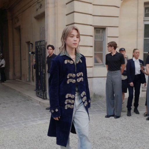 JIMIN arrives at the Dior Summer 2027 Men's Show.

#DiorSummer27 