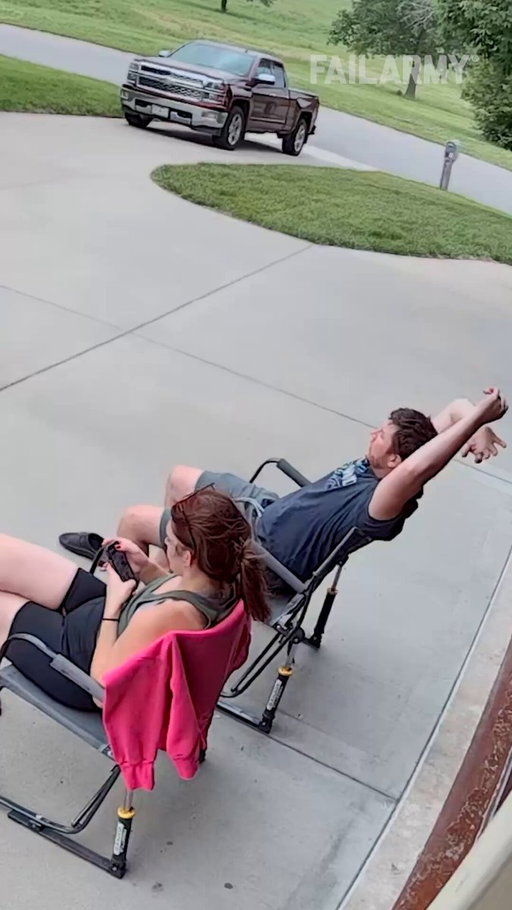 there's a perfectly good hammock right there going unused 😩 🤣 