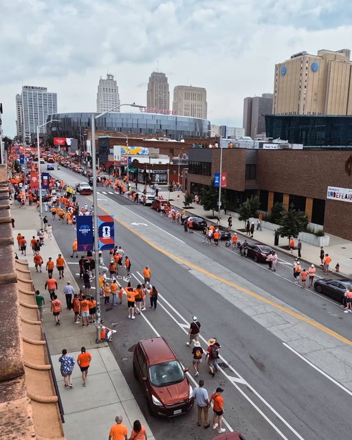 Once in a lifetime experience in KC.
A sea of oranje through downtown. 🤯 