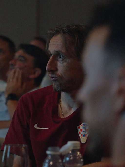 "It's incredible what I have experienced - and still am experiencing - in #Croatia shirt"

🎥 Check out team captain @lukamodric10 reaction at the surprise video prepared by Croatian Football Federation following his 200. cap! #Luka200

❤️ Yes, there was also a tear in the eye...

#Family #InfiniteLegacy #BeskonačnoNasljeđe