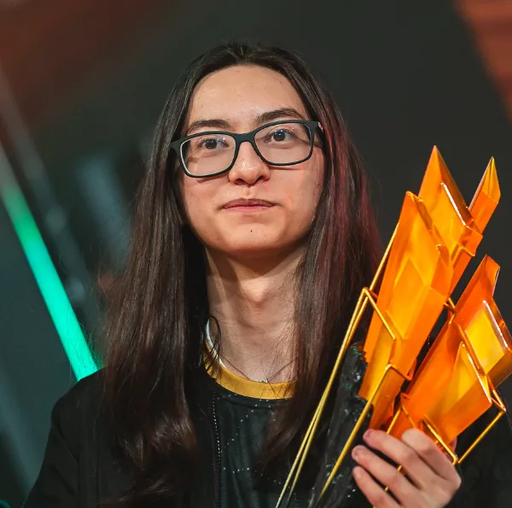 NEW: florescent's 🇻🇳 team Azure Dragon Gaming now have a 12% chance to win NA Challengers after her return to competitive 

M80 still leads the market with a 4-0 record and 31% odds 

Who's taking it? 