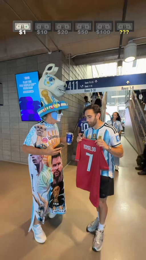 Paying messi fans to wear a Ronaldo shirt 🤣😭 