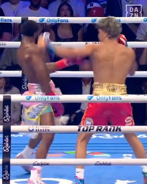 ROUND THREE 🤯 

2026's ROTY? 

@DAZNBoxing | #ZayasEnnis 