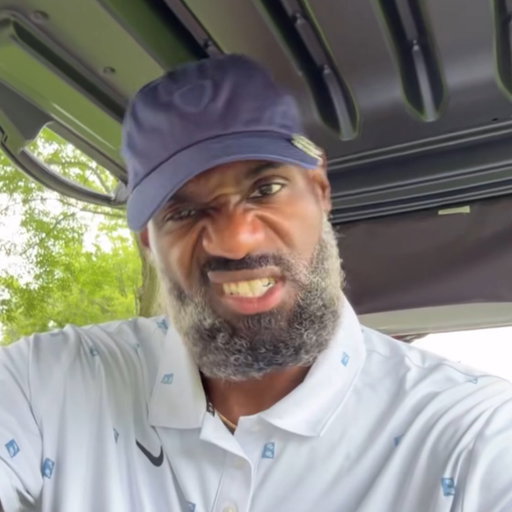 LeBron’s beard completely gray 😭 