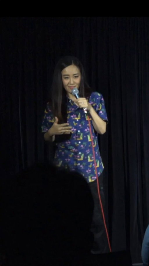 An audience member interrupted me during my set...

So I taught him some Japanese. 😂🇯🇵

#StandUpComedy #ComedyReels #Japanese #CrowdWork #Comedy #YumiNagashima 