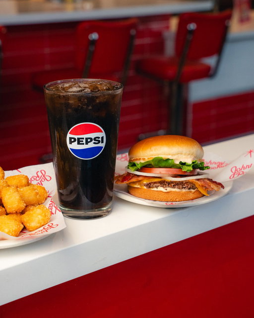 A sip between bites hits just right 🤩 #BurgersDeservePepsi 