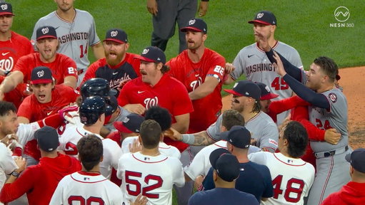 Willson Contreras strikeout leads to the benches clearing at Fenway 👀 
